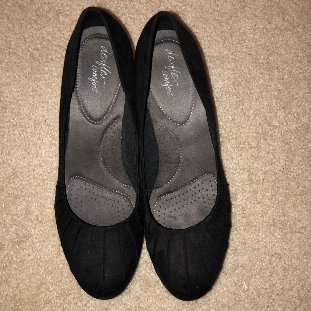 Deflect Comfort size 12 black faux suede